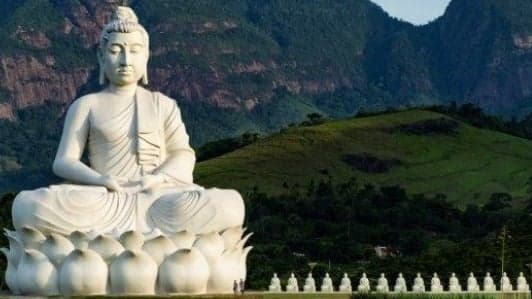 Estátua do Buda Gigante se destaca como atração turística no Espírito Santo