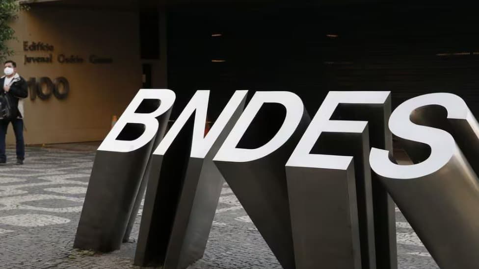 BNDES anuncia concurso público com 150 vagas e salário de R$ 20,9 mil