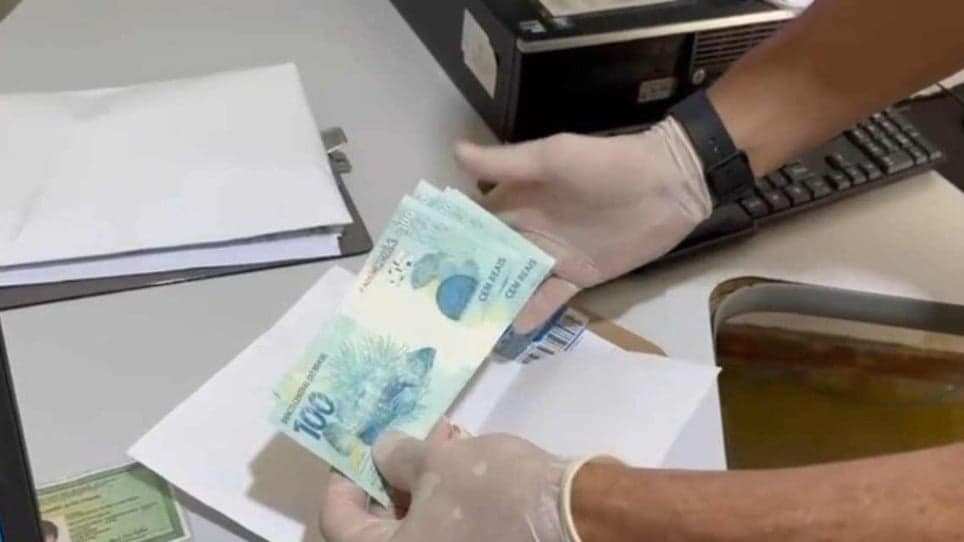 Prisão por posse de dinheiro falso em Minas Gerais