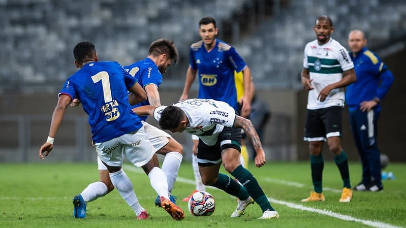 Cruzeiro joga mal mais uma vez e empata sem gols com o Coritiba