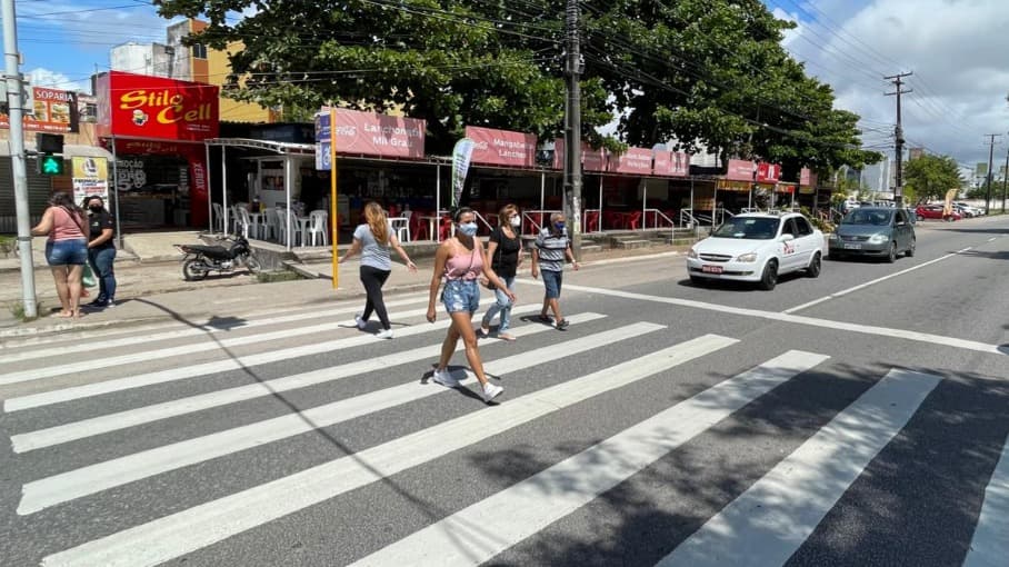 Semob-JP promove ações educativas sobre compartilhamento de espaços e uso da faixa de pedestre