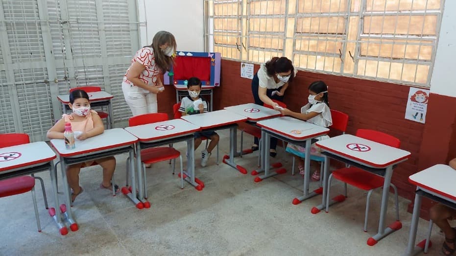 Crianças de 4 e 5 anos voltam a frequentar salas de aula nas escolas municipais de João Pessoa