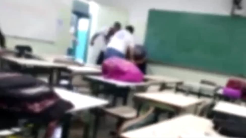 Vídeo: pai agride professor após filha relatar assédio