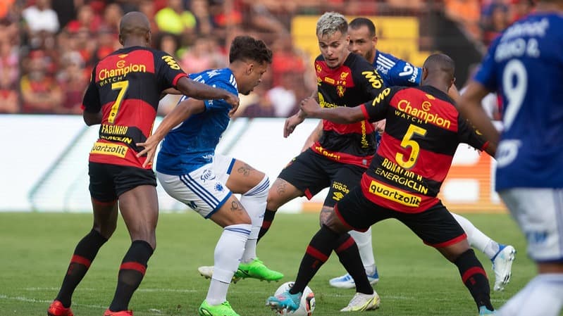 "Mistão" do Cruzeiro é derrotado pelo Sport Recife fora de casa