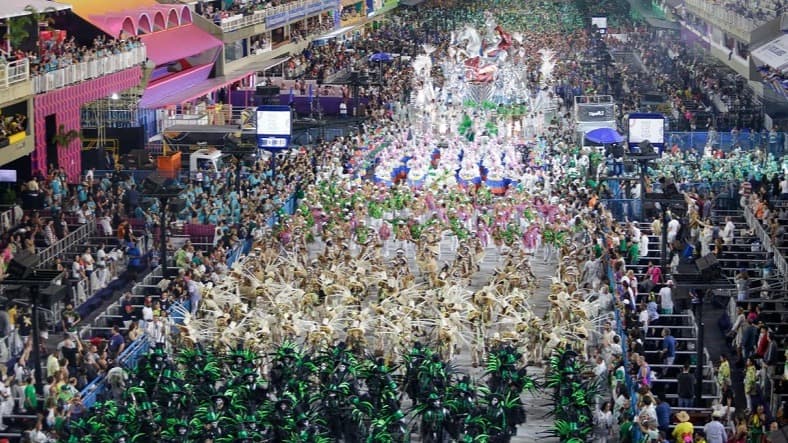 RJ: ingressos para desfile das escolas de samba começam a ser vendidos