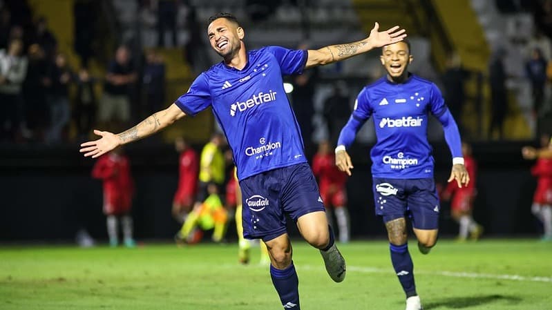 Cruzeiro garante vitória expressiva contra RB Bragantino