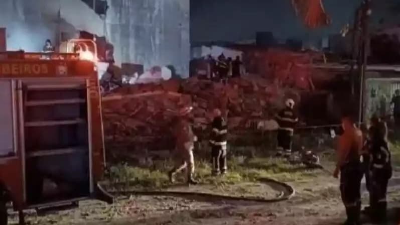 Desabamento de edifício em Olinda deixa ao menos dois mortos e quatro feridos