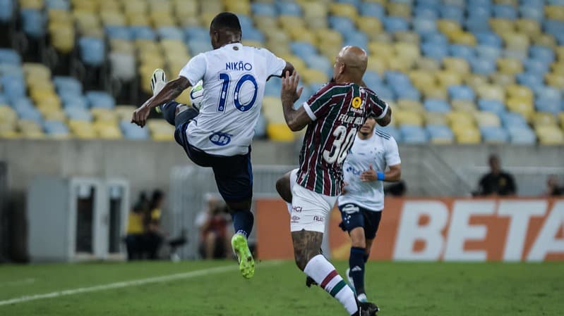 Com belo gol de falta, Fluminense vence Cruzeiro por 1x0
