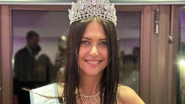 Modelo de 60 anos que concorreu ao Miss Universo Argentina fica sem a coroa