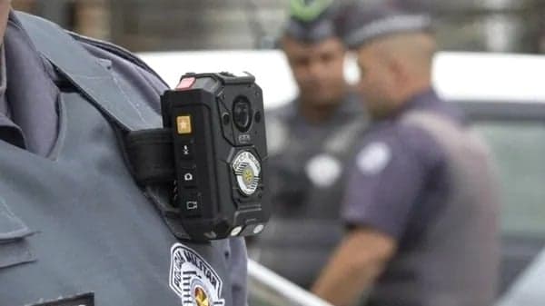 Críticas e ações judiciais marcam pregão eletrônico para câmeras corporais da PM em SP