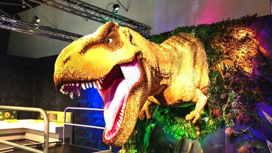 AquaRio exibe dinossauros em tamanho real feitos de Lego