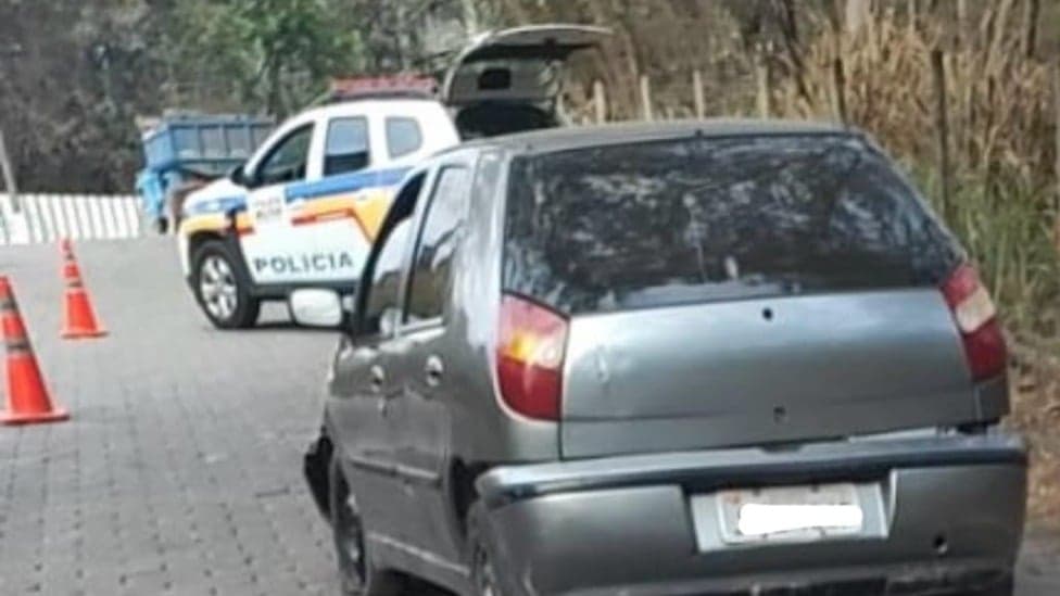 Dupla é presa após jogar veículo contra policiais em Timóteo