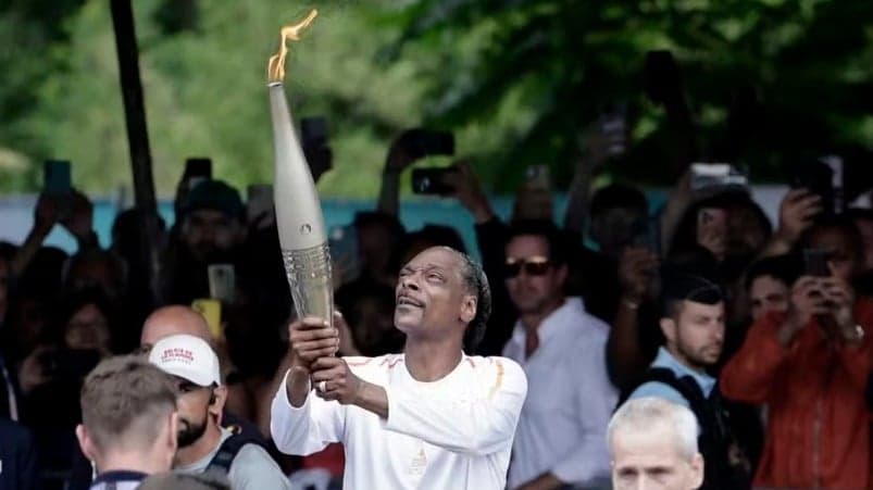 VÍDEO: Snoop Dogg participa do revezamento da tocha olímpica nas Olimpíadas 2024