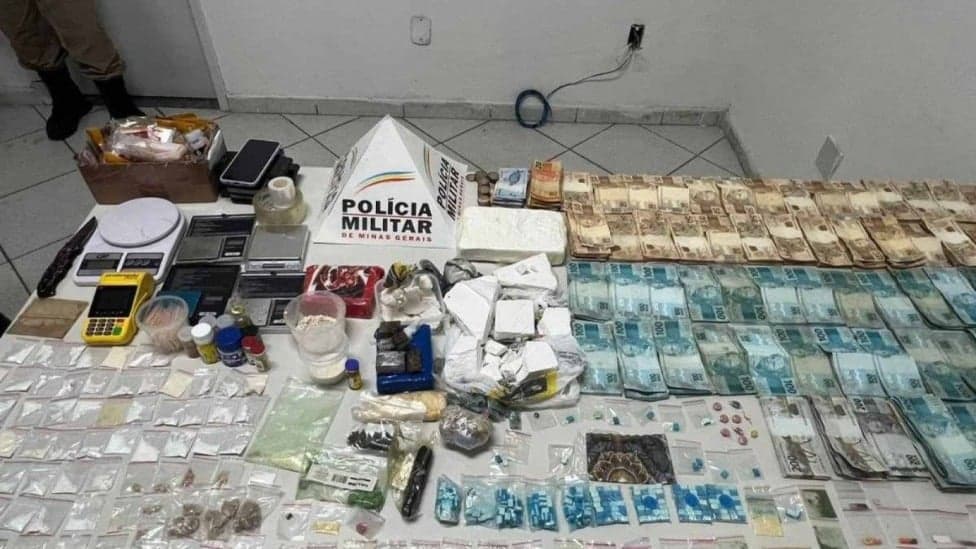  Casal é preso com mais de R$ 67 mil, drogas e armas em MG 