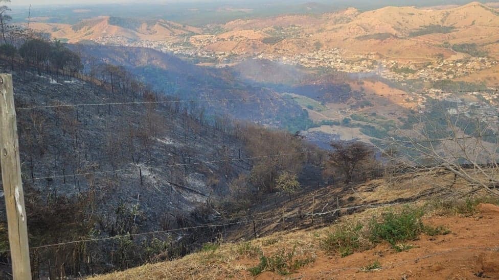 Incêndio florestal em Santana do Paraíso consome 1170 hectares; bombeiros seguem em combate