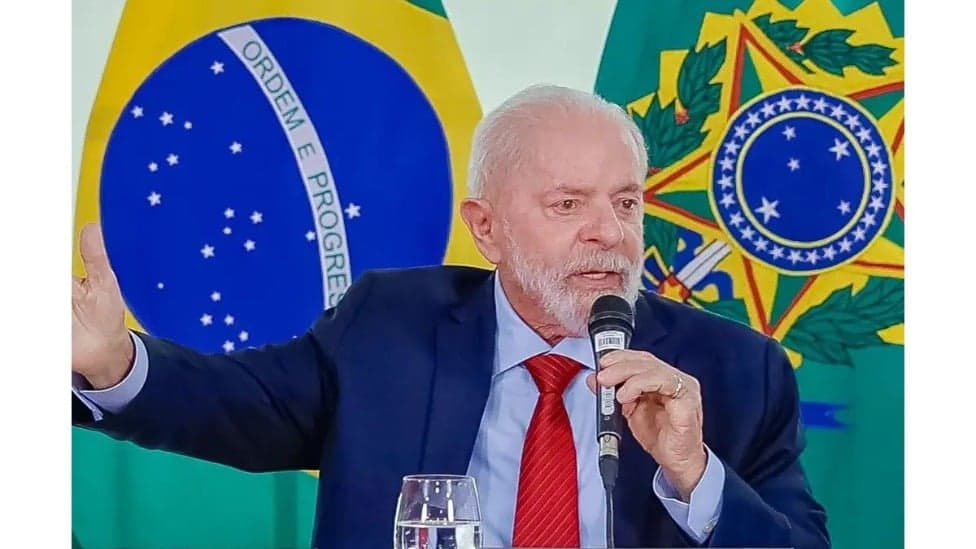 Lula critica salários baixos dos professores e sugere criação de incentivos