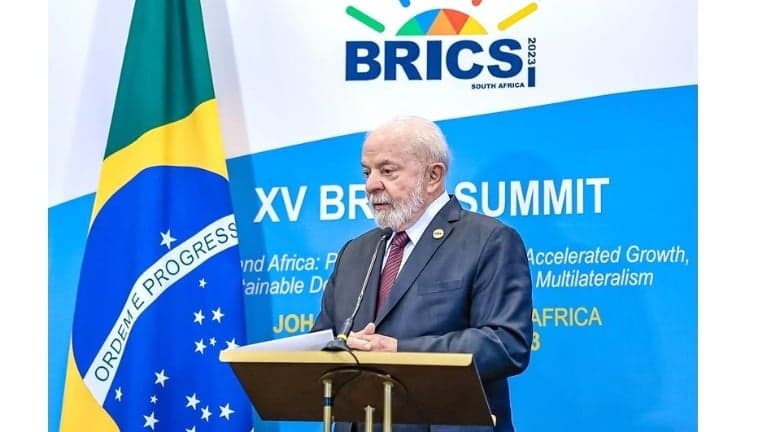 Lula cancela viagem para o Brics após sofrer queda em casa