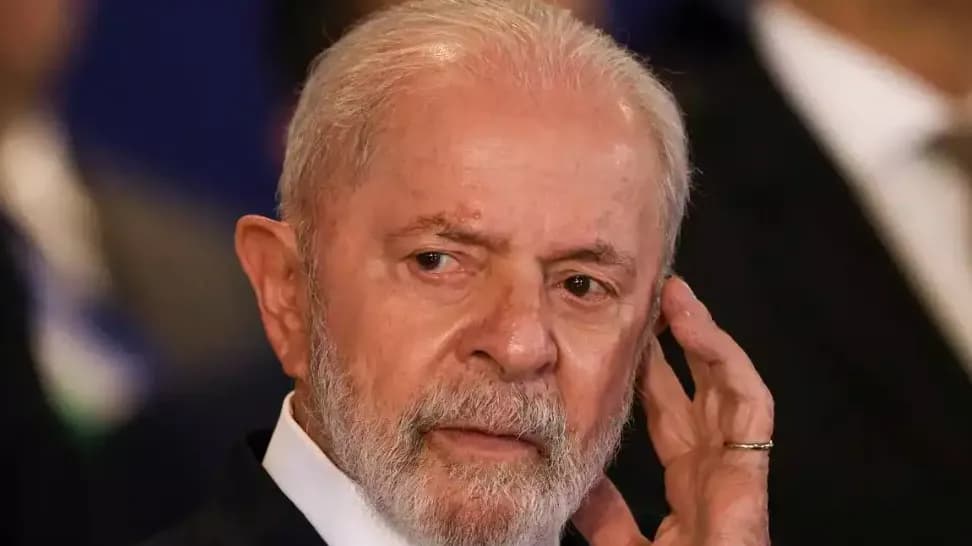 Neurologistas e cirurgião de coluna são chamados à Brasília após queda de presidente Lula