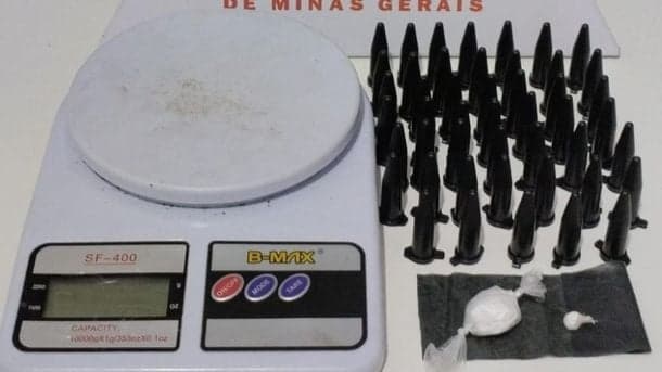 Homem é preso em Timóteo com cocaína e materiais de tráfico em casa