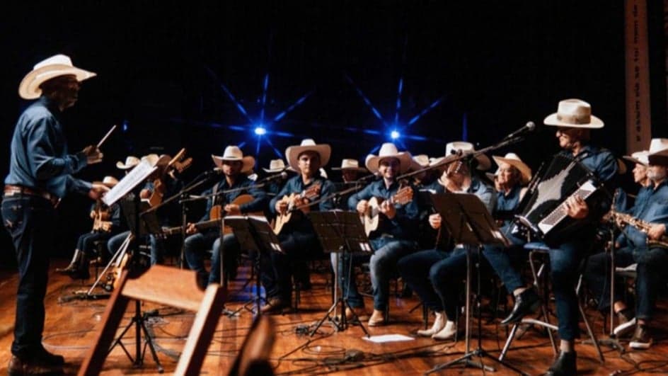 Orquestra de Viola Caipira se apresenta em show no Teatro Cultural Usiminas em Ipatinga