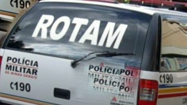 Trio assalta bar em BH e troca tiros com a Rotam; um suspeito morre