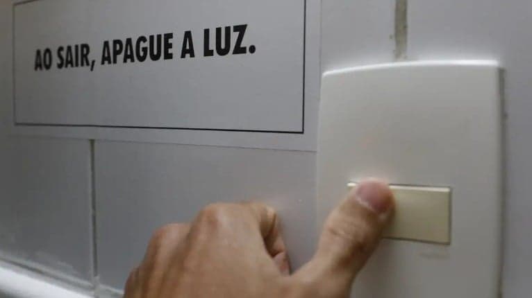 Contas de luz voltam para bandeira amarela e ficam mais baratas em novembro