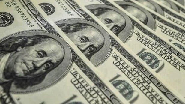 Dólar mantém estabilidade no último pregão antes das eleições