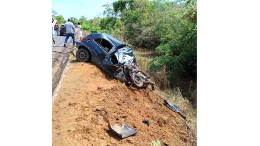 Colisão entre carro e caminhão deixa quatro mortos no norte de Minas