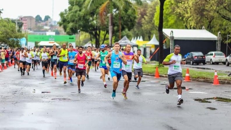 Corrida do Aço em Ipatinga reúne mais de 3 mil corredores e arrecada mais de 10 toneladas de alimentos