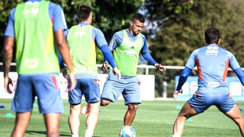 Cruzeiro enfrenta Lanús no Mineirão em busca de vaga na final da Sul-Americana