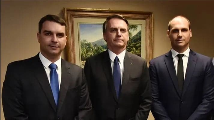 Aliados de Bolsonaro reagem à operação da PF e acusam governo de “cortina de fumaça”