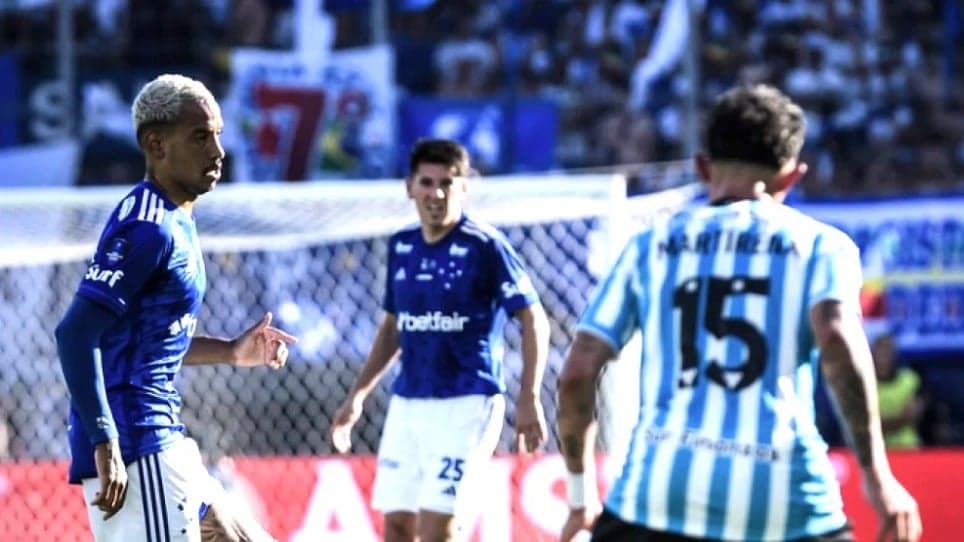 Racing supera Cruzeiro e conquista título inédito da Sul-Americana