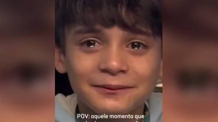 Menino autista emociona ao viralizar em vídeo temendo viver sem a mãe no futuro