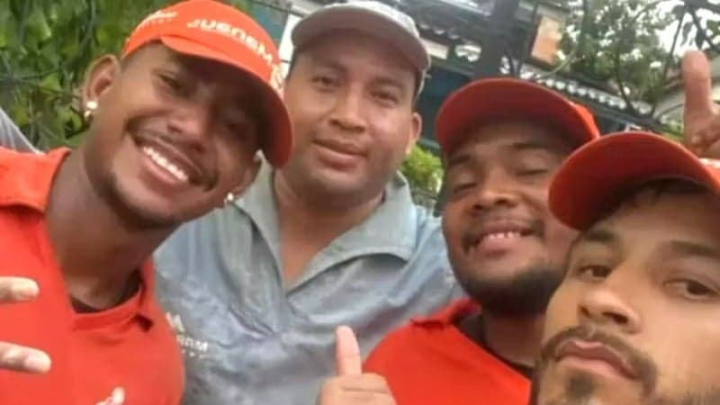 Garis encontram e devolvem R$ 7 mil jogados no lixo em Manaus