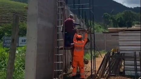 Vídeo: trabalhador é atingido por estrutura metálica em obra na BR-116, em Caratinga