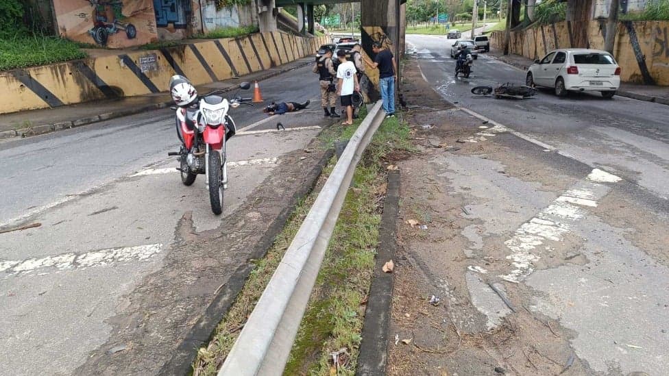 Motociclista se choca contra pilastra de viaduto em Ipatinga e é socorrido em estado grave