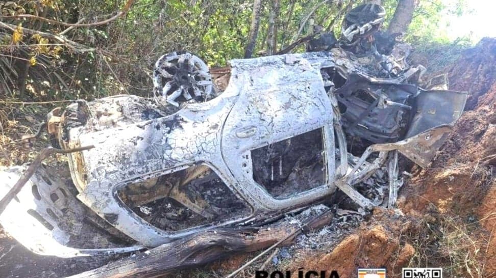 Capotamento seguido de incêndio deixa dois jovens mortos na BR-352, em Minas gerais