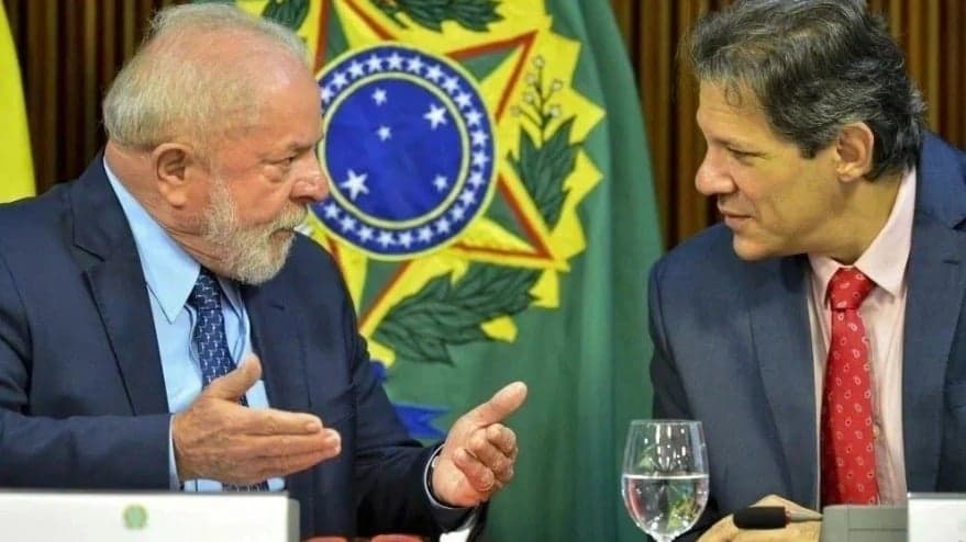 Lula rompe promessa sobre reajuste do salário mínimo