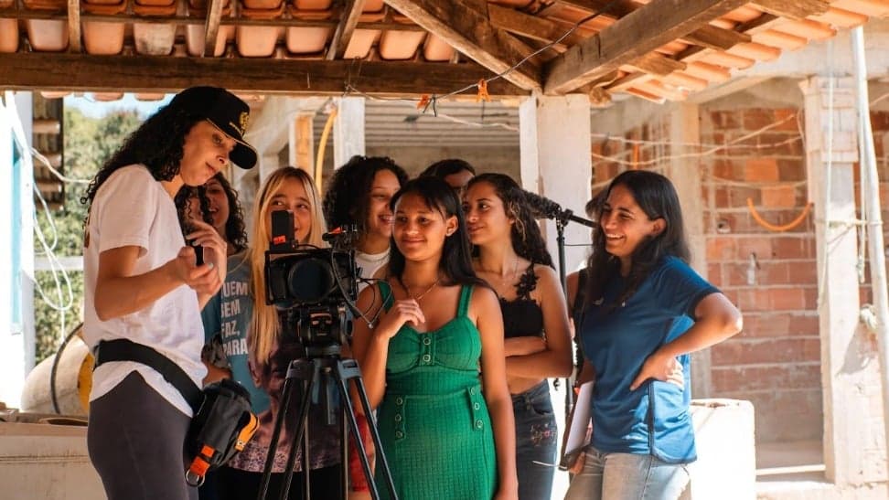 Curso de cinema gratuito transforma jovens talentos em Antônio Dias