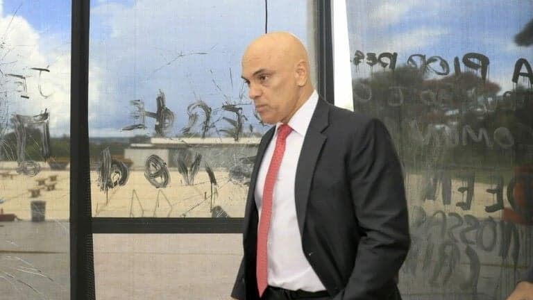 STF analisa 56 pedidos para afastar Alexandre de Moraes de processos do 8 de janeiro