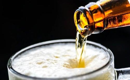 Conselheiro Pena proíbe consumo de álcool em praças públicas