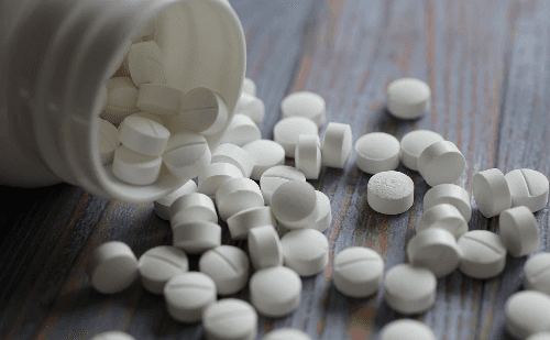 CFM proíbe bloqueio hormonal para jovens trans em decisão polêmica