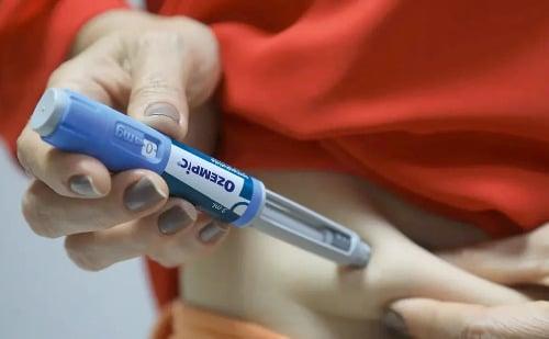 Anvisa endurece regras para venda de Ozempic e similares: receita terá que ser retida