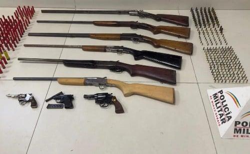 Homem é preso em Ipatinga com arsenal em casa; veja vídeo