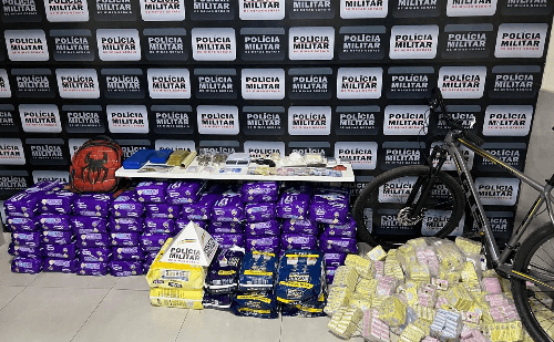 PM prende dois e apreende drogas e armas em Vila Nova, Manhuaçu