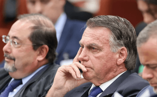 Defesa de Bolsonaro terá acesso completo às provas da PF