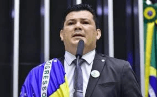 Deputado é alvo de pedido de suspensão por ataque a Gleisi