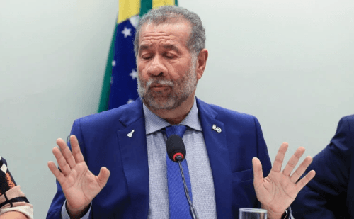 Carlos Lupi deve sair, dizem 85,3% dos brasileiros, segundo AtlasIntel