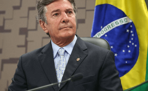 Collor está em prisão domiciliar em cobertura de frente para o mar