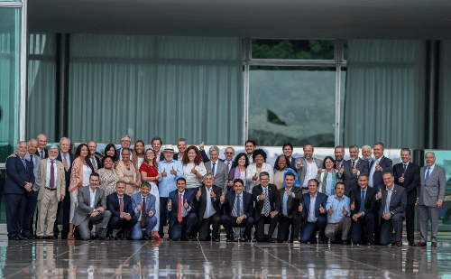 Lupi deixa Previdência após escândalo e Lula faz 11ª troca ministerial